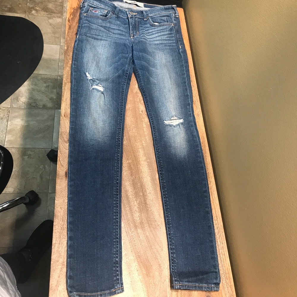 Hollister women’s/juniors skinny jeans. Size 27x31